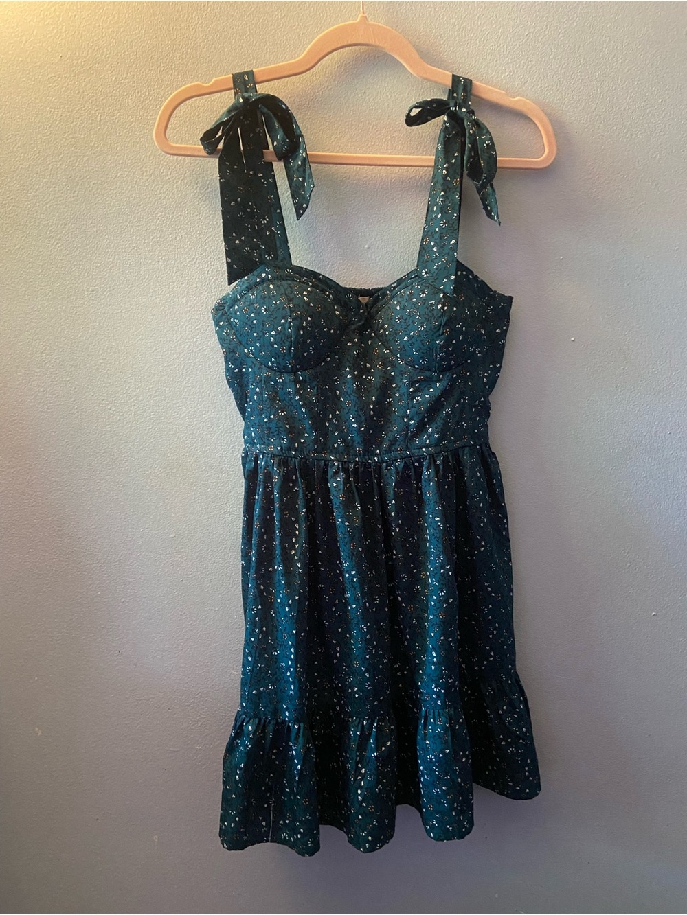 Green Floral Tie-Shoulder Sundress Size M Mid-length Like New